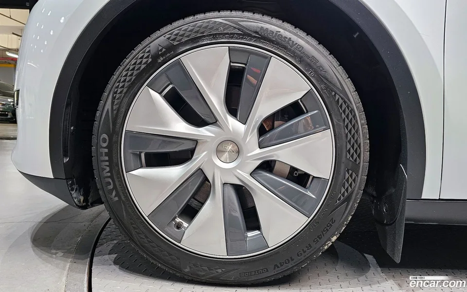 Tesla Model Y RWD 2023 — миниатюра 5
