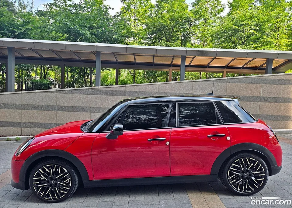 MINI Cooper S 5 2024 — миниатюра 3