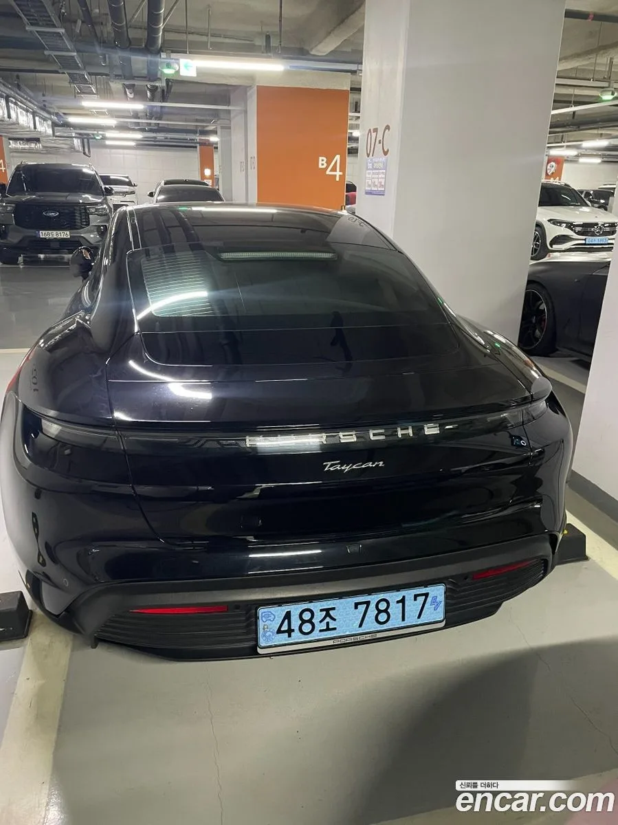Porsche Taycan 2023 — миниатюра 2