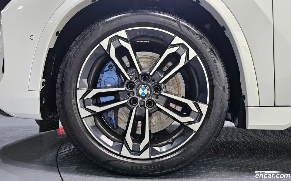 BMW X1 M35i xDrive 2025 — миниатюра 2
