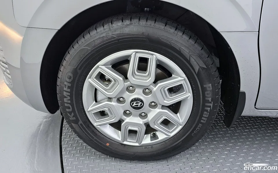 Hyundai Staria 5 2025 — thumbnail 2