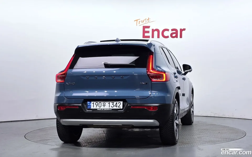 Volvo XC40 B4 2022 — миниатюра 4