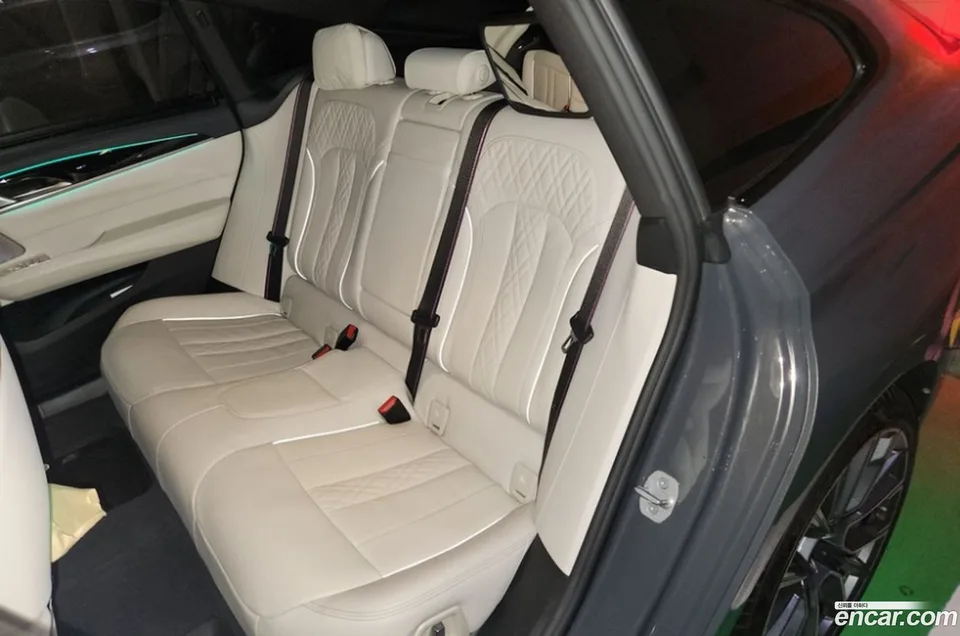 BMW 6 Series GT 630i xDrive M 2024 — миниатюра 4