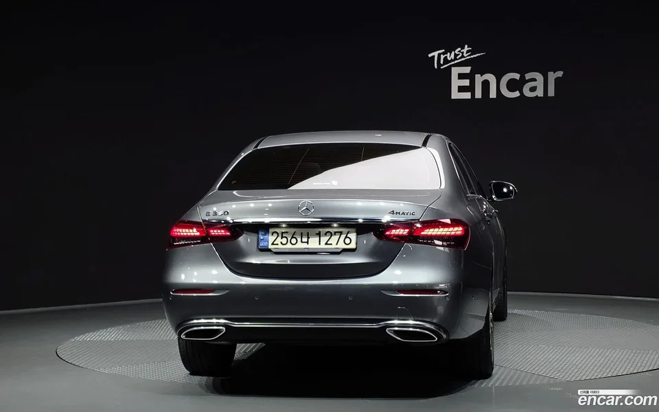 Mercedes-Benz E-Class E350 4MATIC 2022 — миниатюра 4