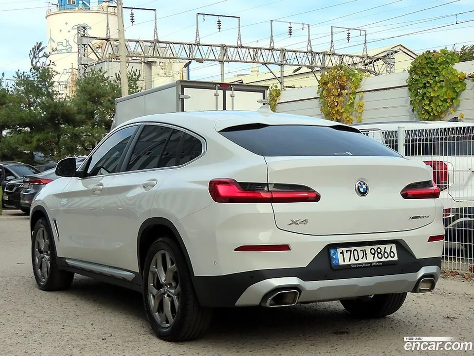 BMW X4 xDrive20d xLine 2023 — миниатюра 3
