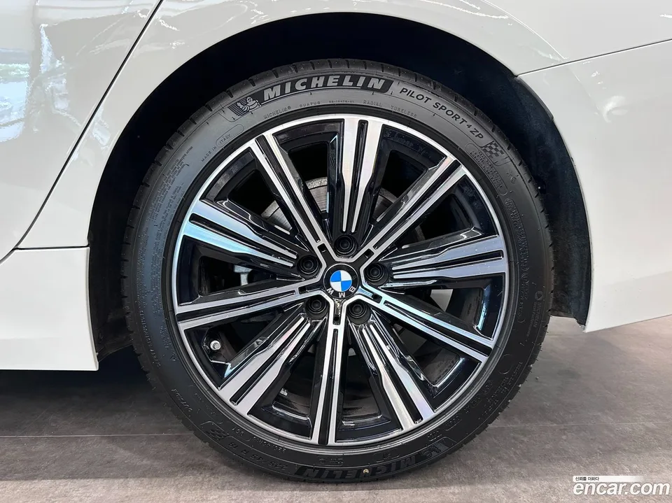 BMW 3 Series 320d 2025 — thumbnail 2