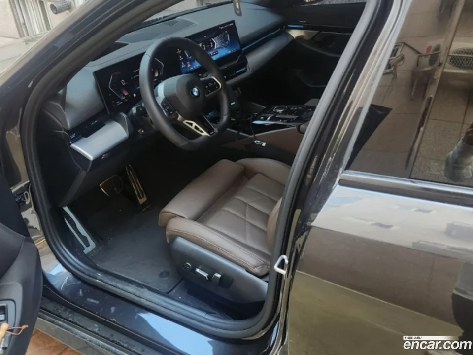 BMW 5 Series 520i M 2024 — миниатюра 5