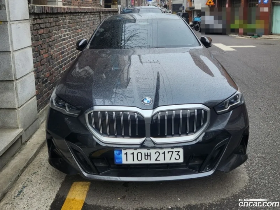 BMW 5 Series 520i M 2024 — фото 1, купить с доставкой в Москву