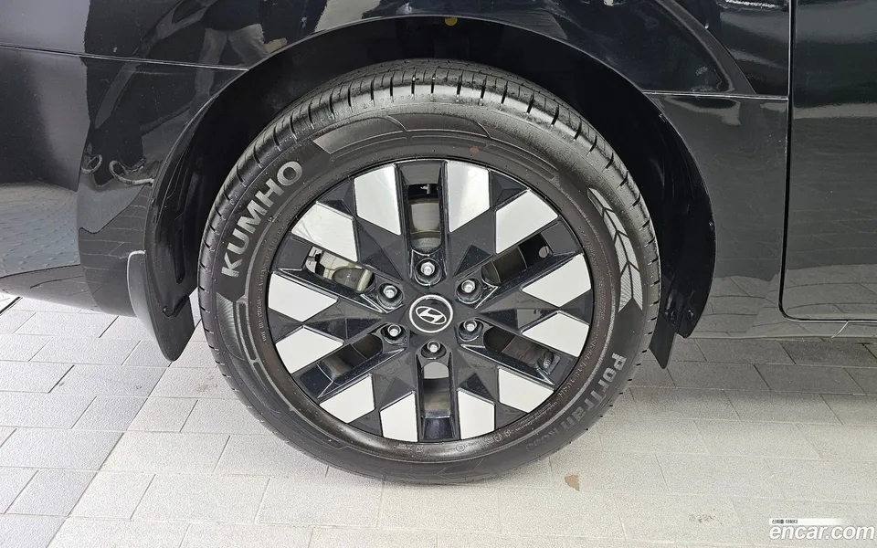 Hyundai Staria 4WD 9 2025 — миниатюра 2