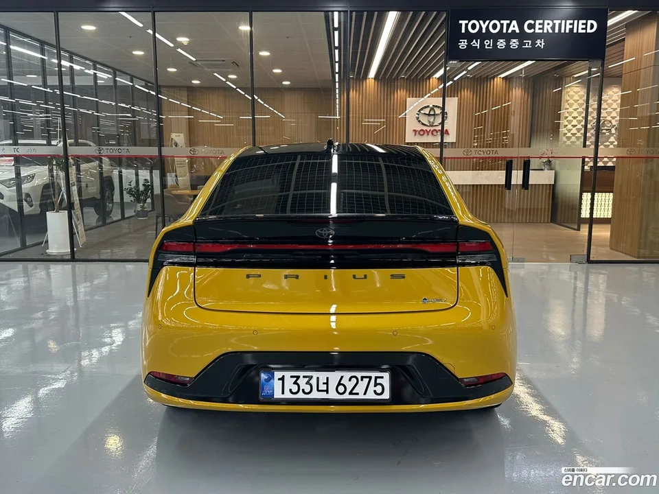 Toyota Prius 2.0 XLE 2025 — миниатюра 4