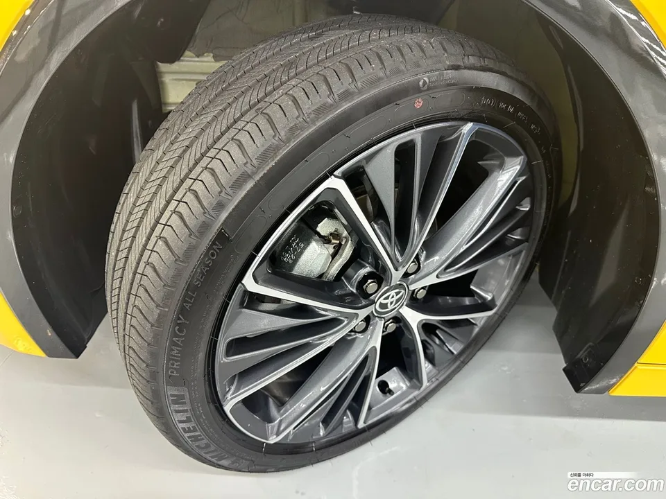Toyota Prius 2.0 XLE 2025 — миниатюра 5