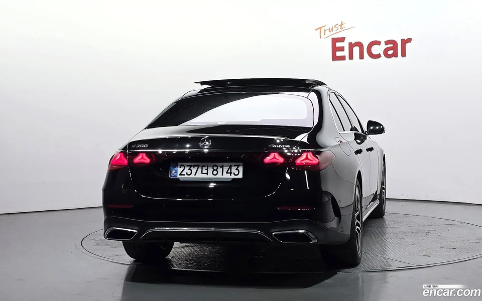 Mercedes-Benz E-Class E300 4MATIC AMG Line 2025 — миниатюра 4