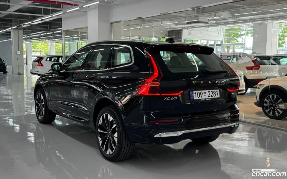 Volvo XC60 B5 2026 — миниатюра 2