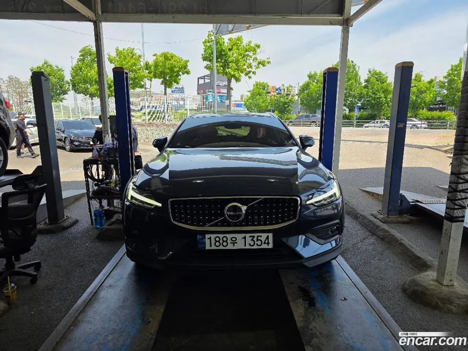 Volvo V60 Cross Country 2024