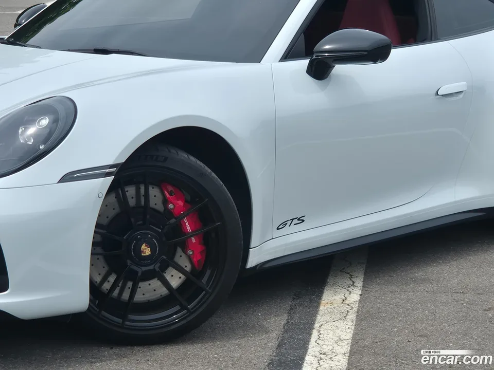 Porsche 911 (992) GTS 2022 — миниатюра 2