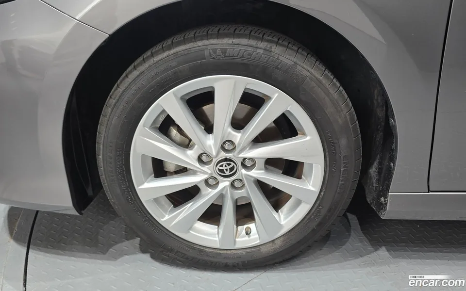 Toyota Camry 2.5 LE 2024 — миниатюра 2