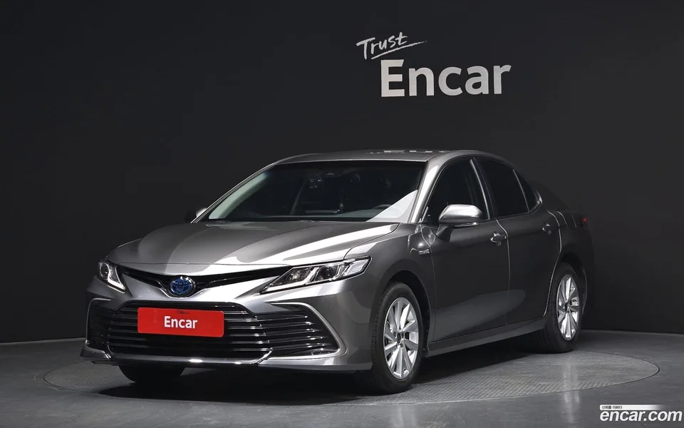 Toyota Camry 2.5 LE 2024 — фото 1, купить с доставкой в Москву