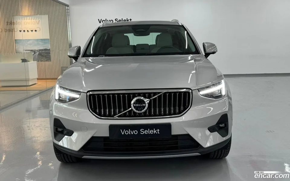 Volvo XC40 B4 2025 — миниатюра 3