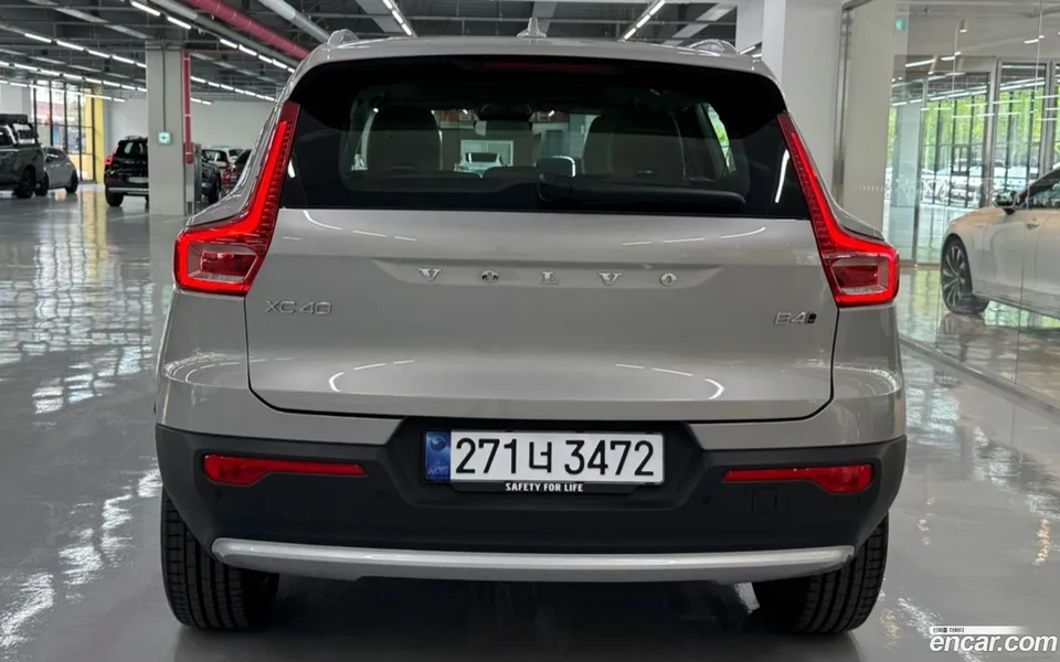 Volvo XC40 B4 2025 — миниатюра 4