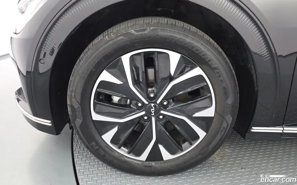 Kia EV6 4WD 2023 — миниатюра 2
