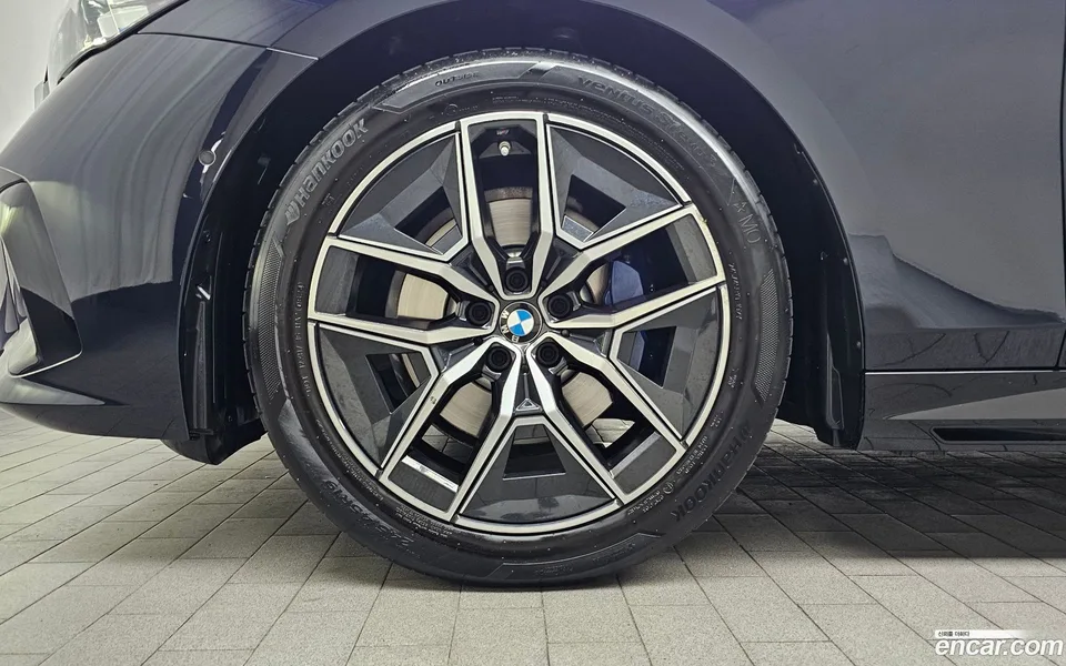 BMW 5 Series 520i M 2024 — миниатюра 2