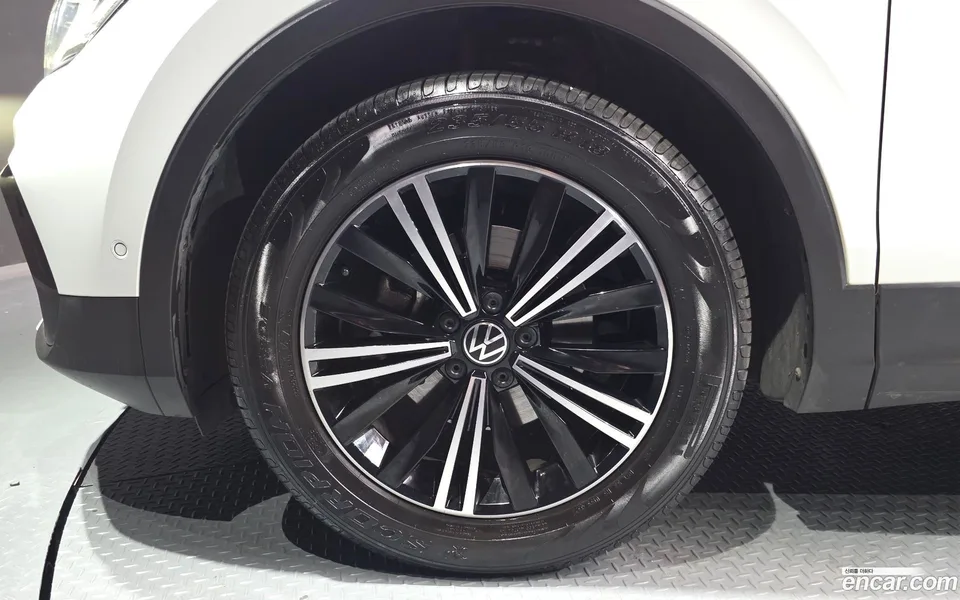 Volkswagen Tiguan 2.0 TDI 2023 — миниатюра 2