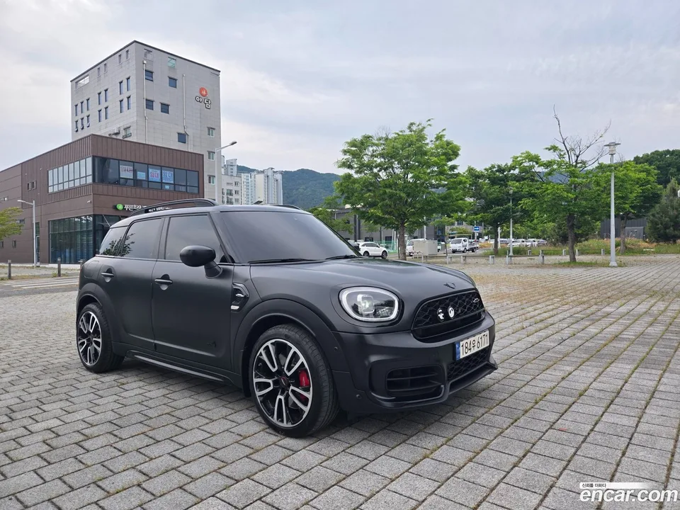 MINI Cooper S Countryman JCW 2023 — миниатюра 3