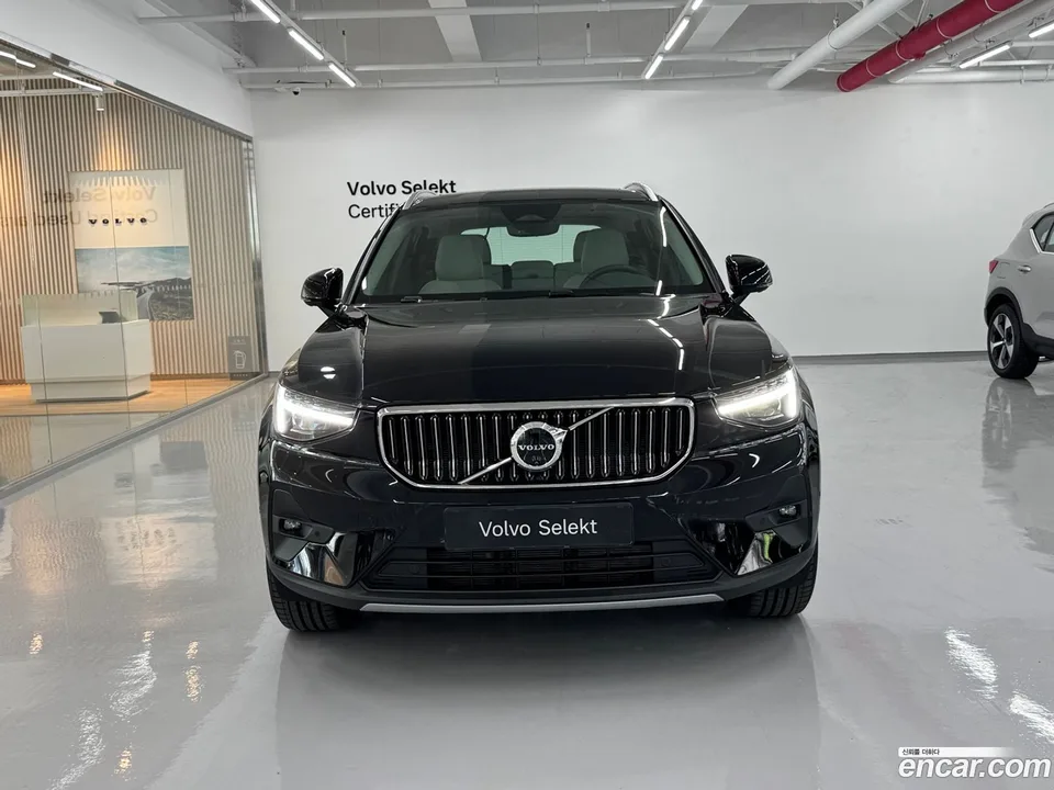 Volvo XC40 B4 2025 — миниатюра 3