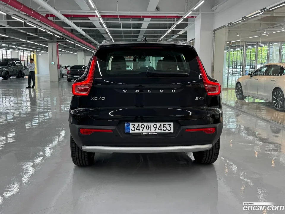 Volvo XC40 B4 2025 — миниатюра 4