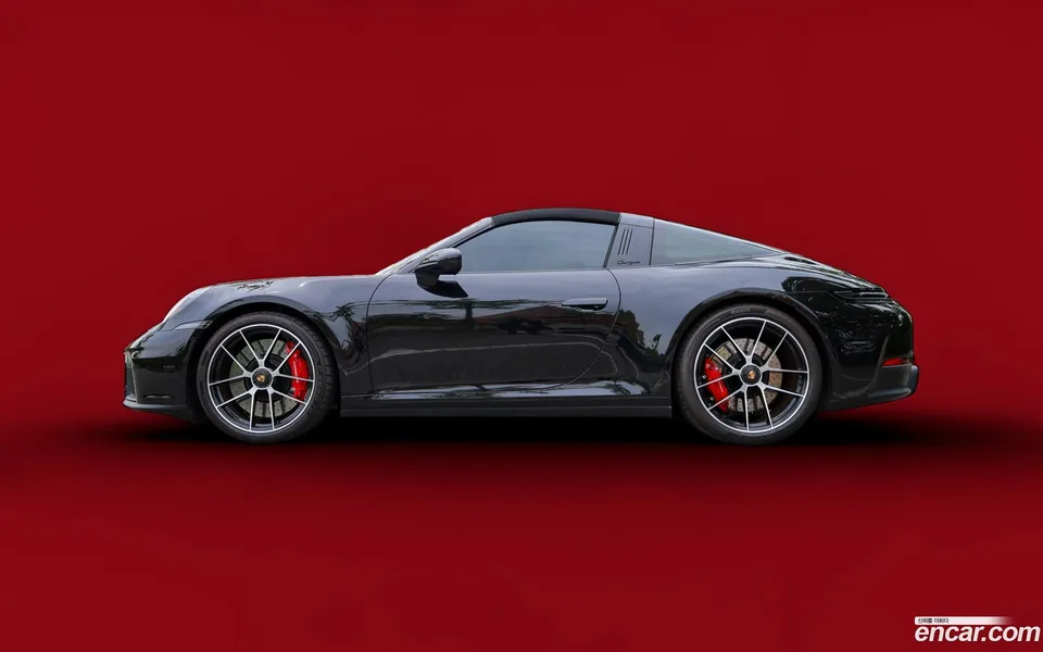 Porsche 911 (992) 2025
