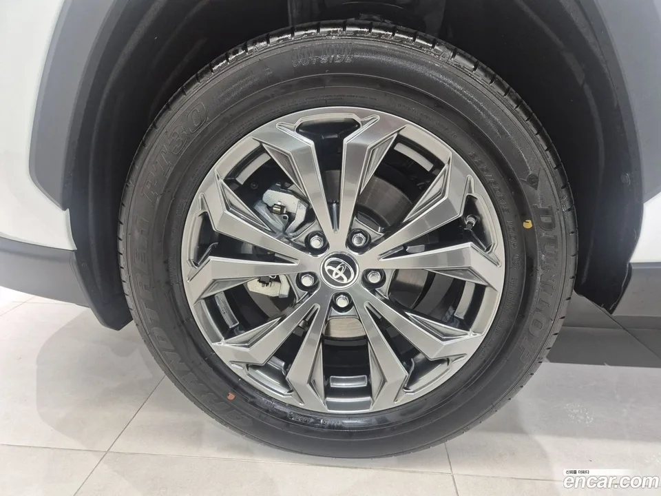 Toyota RAV4 2.5 4WD LTD 2025 — миниатюра 2