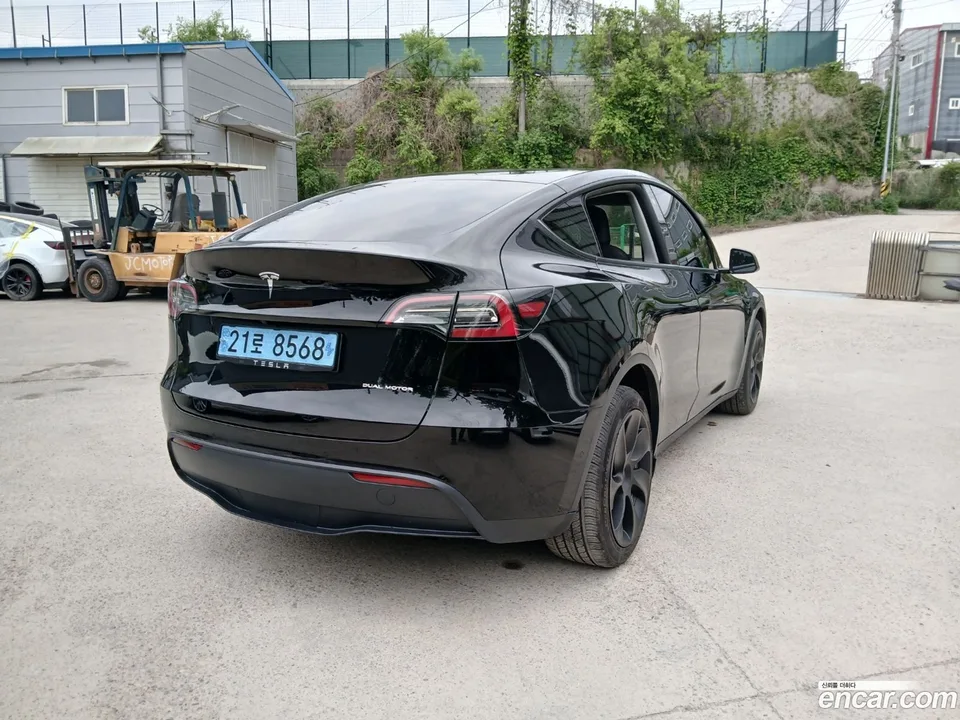 Tesla Model Y AWD 2022 — миниатюра 4