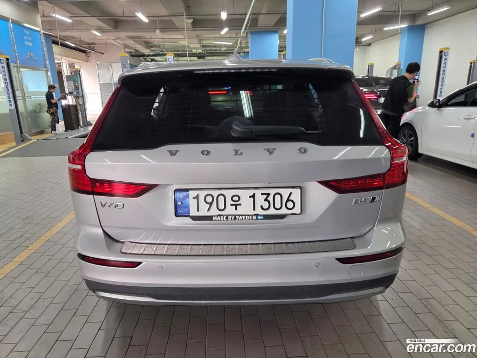 Volvo V60 Cross Country B5 AWD 2022 — миниатюра 4