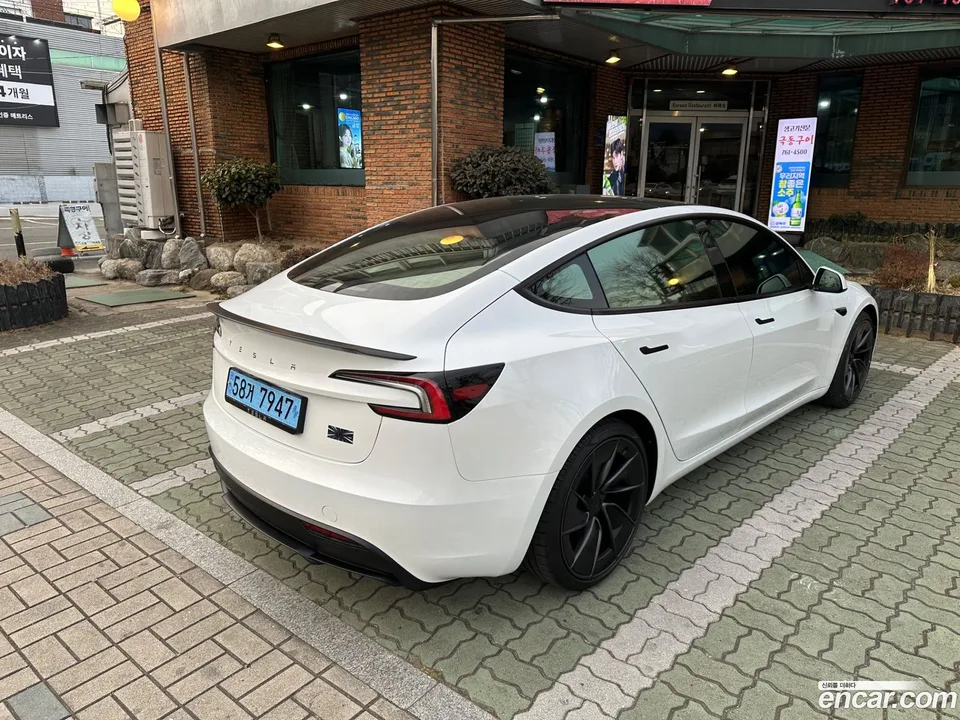 Tesla Model 3 AWD 2024 — миниатюра 4