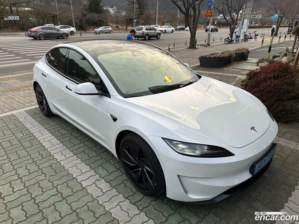 Tesla Model 3 2024