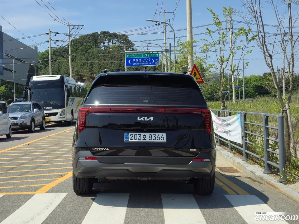 Kia Carnival HEV 9 2025 — thumbnail 2