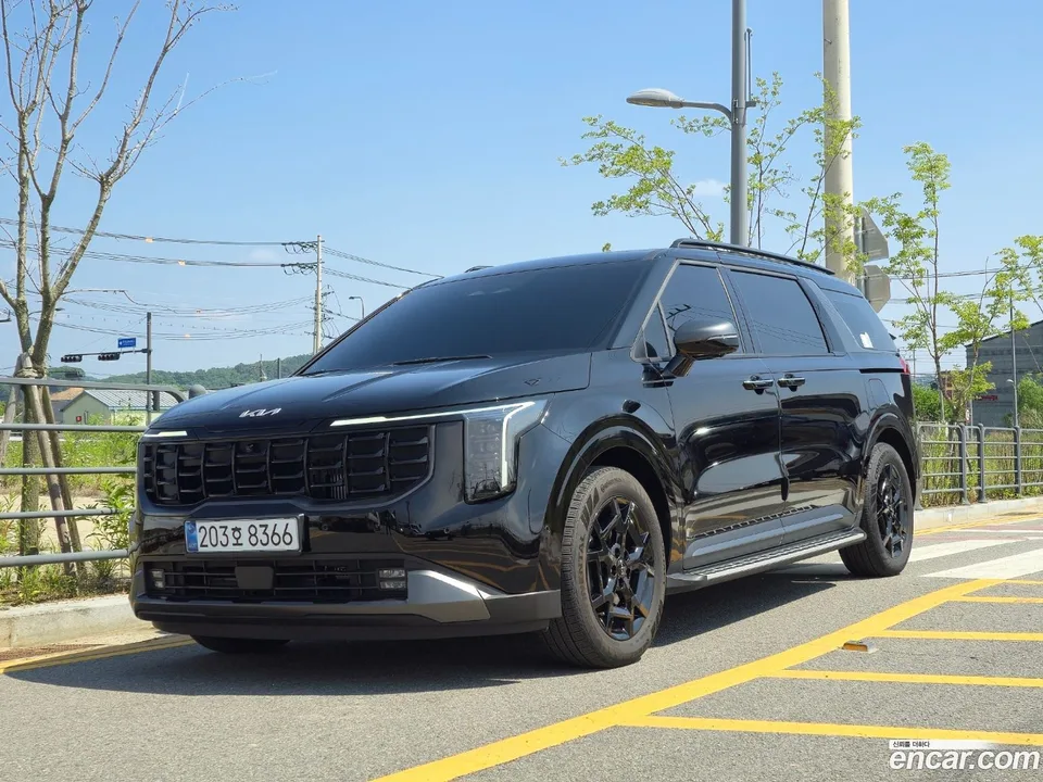 Kia Carnival HEV 9 2025 — photo 1, buy with delivery to Moscow
