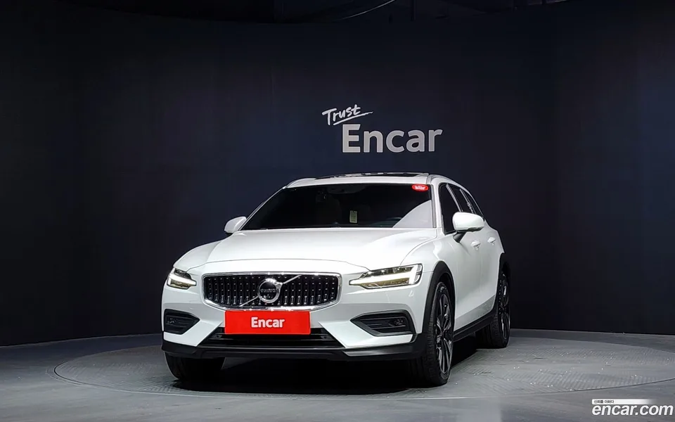 Volvo V60 Cross Country B5 AWD 2022 — миниатюра 3