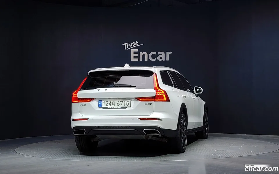Volvo V60 Cross Country B5 AWD 2022 — миниатюра 4