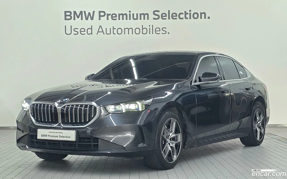 BMW 5 Series 520i 2023 — photo 1, buy with delivery to Moscow