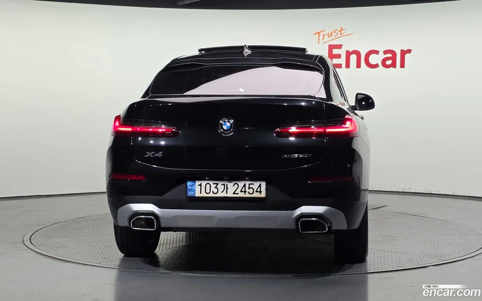BMW X4 xDrive20i xLine 2023 — миниатюра 4