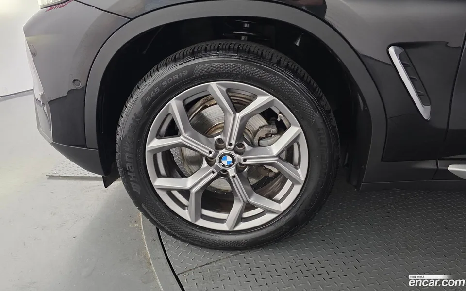 BMW X4 xDrive20i xLine 2023 — миниатюра 5