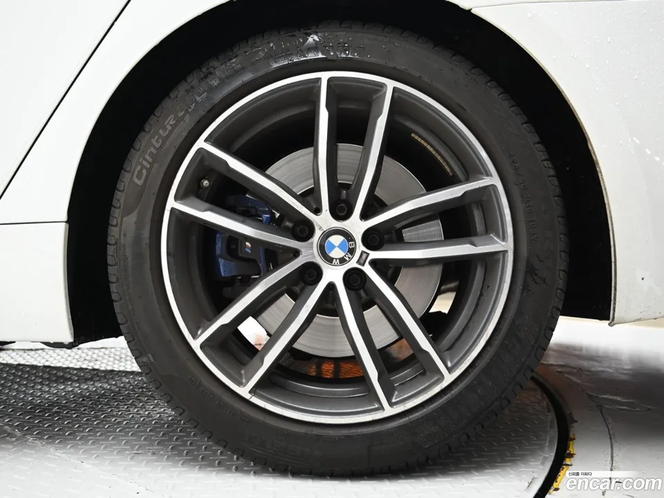 BMW 5 Series 520i M 2023 — миниатюра 2