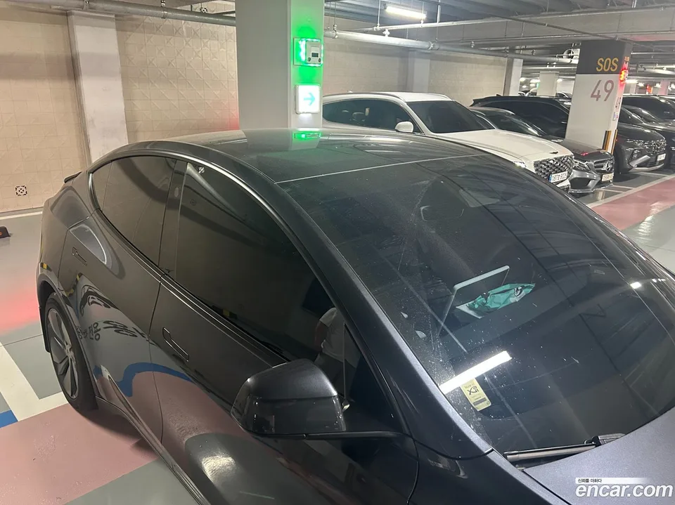 Tesla Model Y AWD 2025 — миниатюра 3