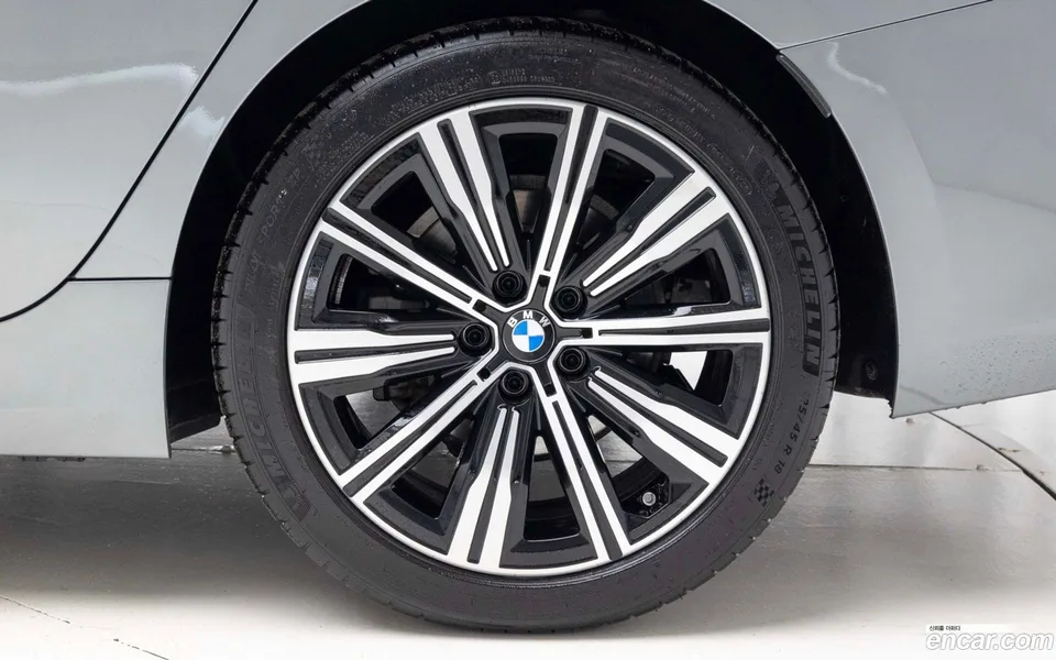 BMW 3 Series 320d 2025 — thumbnail 5