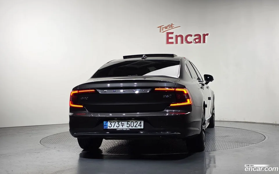 Volvo S90 B6 AWD 2023 — миниатюра 4