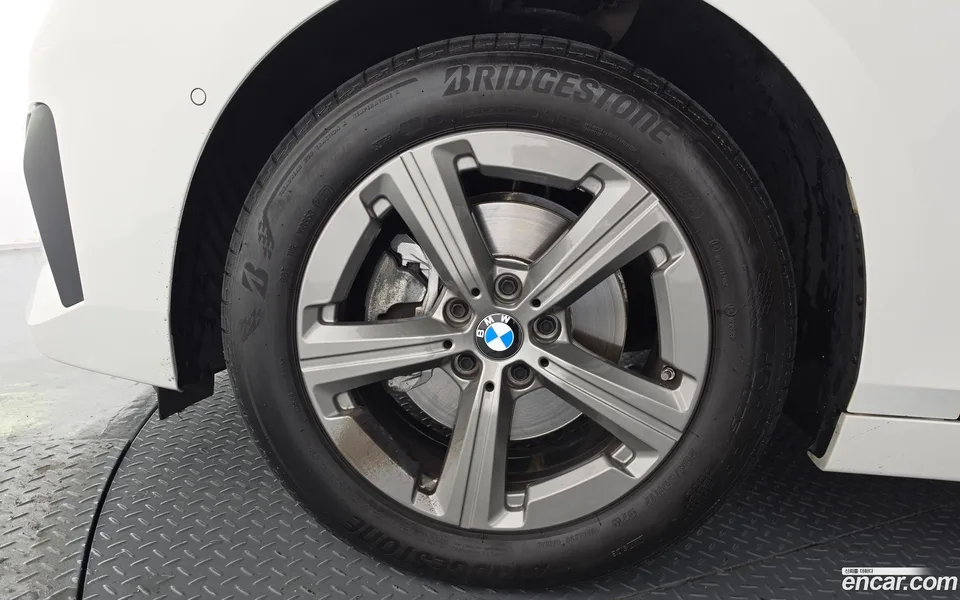 BMW 2 Series Active Tourer 220i 2023 — миниатюра 2