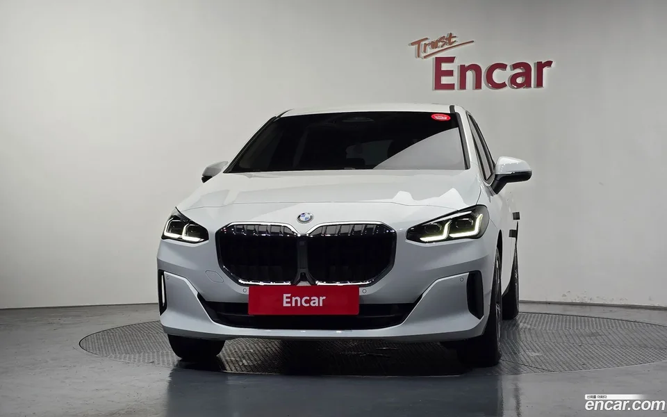 BMW 2 Series Active Tourer 220i 2023 — миниатюра 3