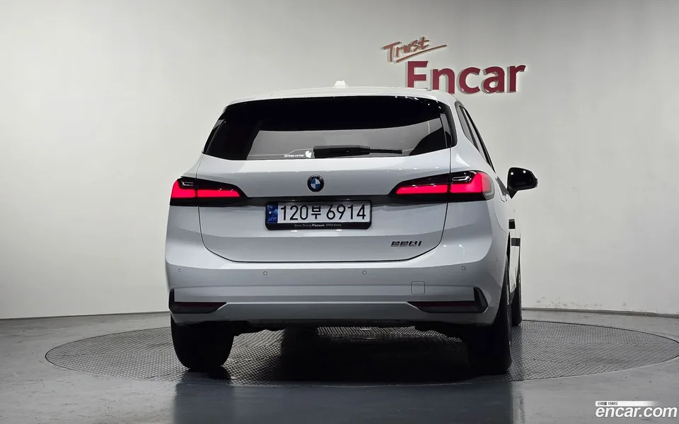 BMW 2 Series Active Tourer 220i 2023 — миниатюра 4