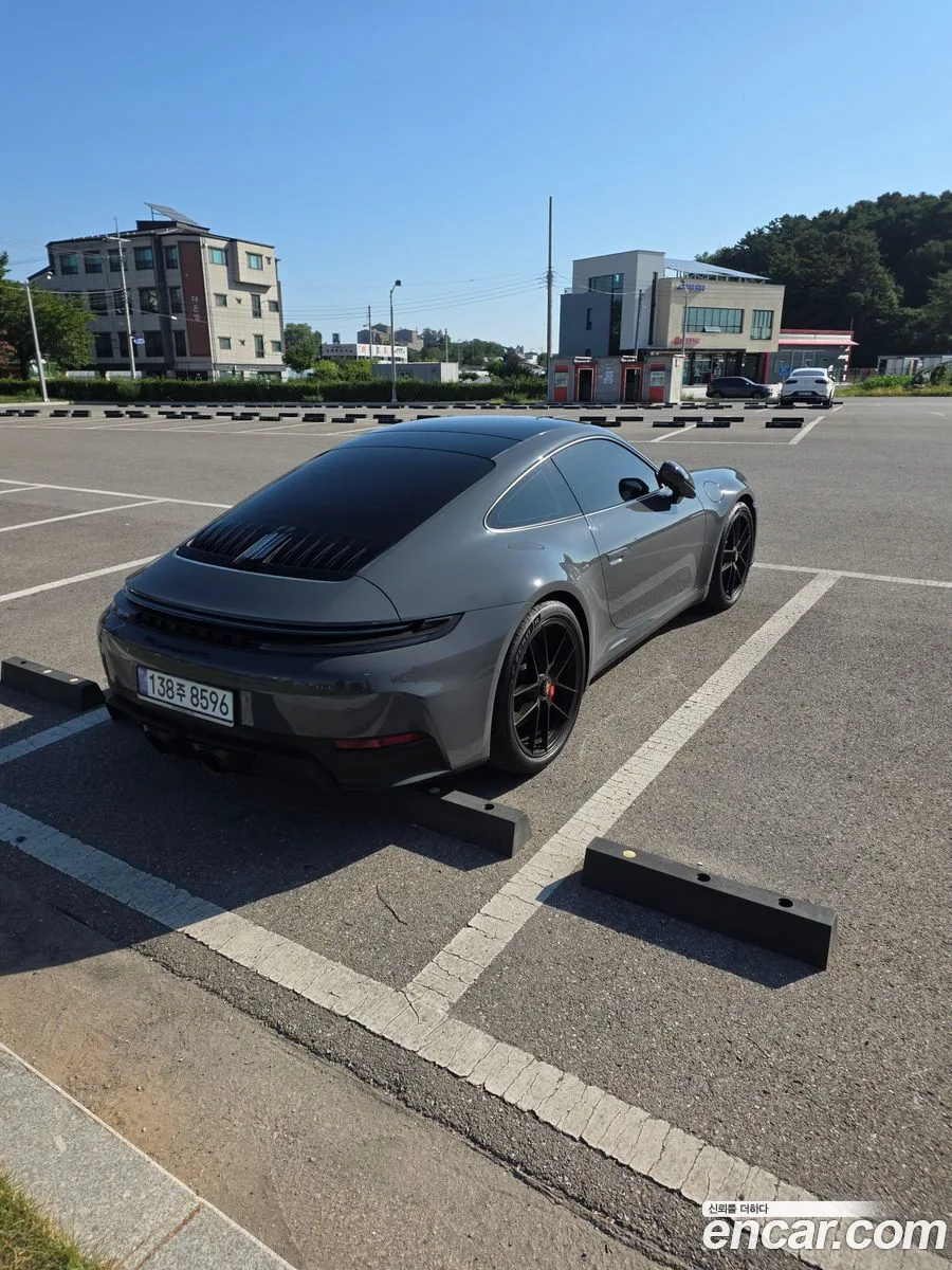 Porsche 911 (992) GTS 2025 — миниатюра 2